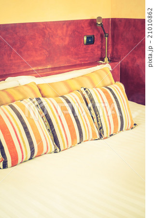 Pillow on bed 21010862