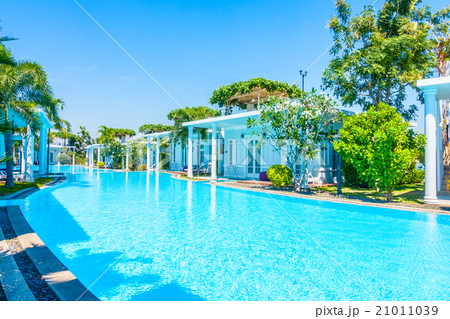 Swimming pool 21011039