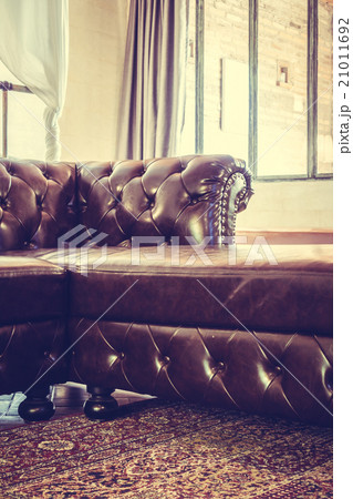 Vintage leather sofa 21011692