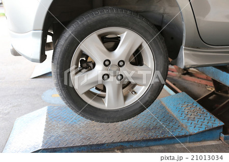 Wheel of a car in repair of the damage. Wheel of a car in repair of the damage. 21013034