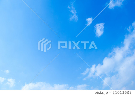 空　雲　青い空　白い雲　合成用背景素材　写真素材　コピースペース　文字入れスペース 21013635
