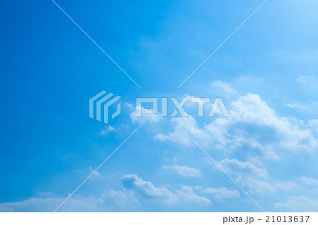 空　雲　青い空　白い雲　合成用背景素材　写真素材　コピースペース　文字入れスペース 21013637