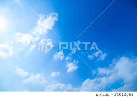 空　雲　青い空　白い雲　合成用背景素材　写真素材　コピースペース　文字入れスペース 21013668