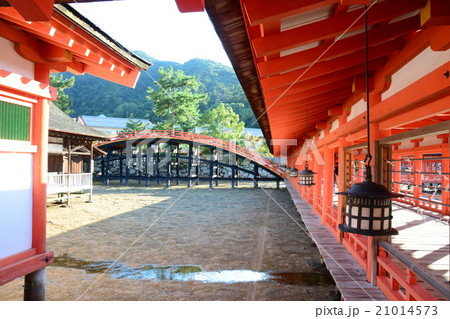 厳島神社の回廊と反橋 21014573
