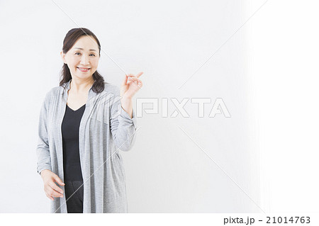 ポートレート ミドル女性 ポートレート ミドル女性 21014763
