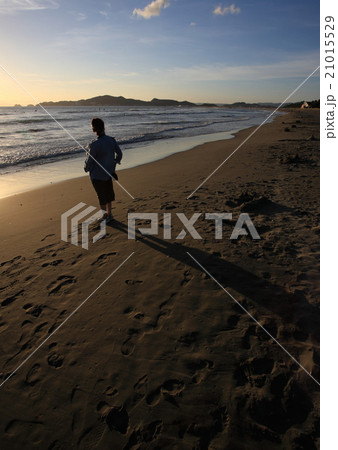 波打ち際 21015529