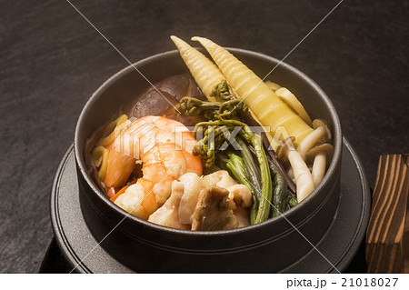 湯気香る山菜釜めし Pot meal of in the steam(kamameshi) 21018027