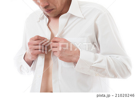 ワイシャツを着る男性 白バックの写真素材