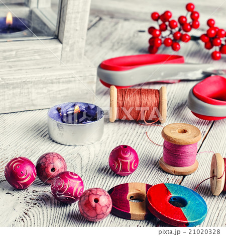 beads and workmanship 21020328