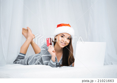 Creative concept for online shopping Creative concept for online shopping 21021663