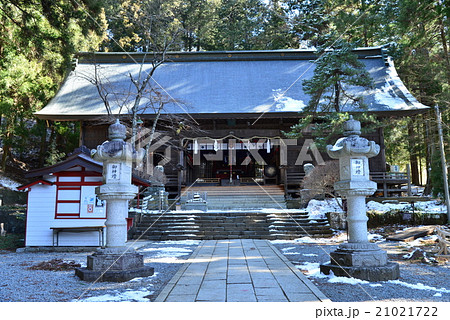 河口浅間神社参道と本殿 21021722