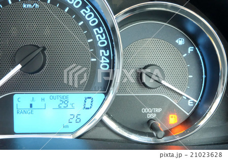 The meter shows the oil runs out 21023628