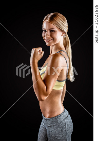 Young sporty well formed woman  21023686