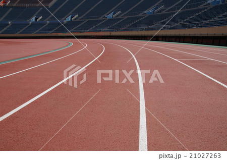 陸上競技場のトラック 21027263
