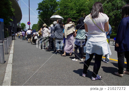 長蛇の列（行列） 21027272