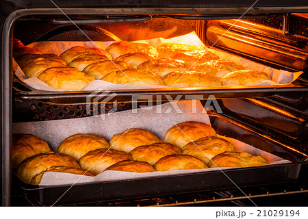 Hot oven with golden buns 21029194