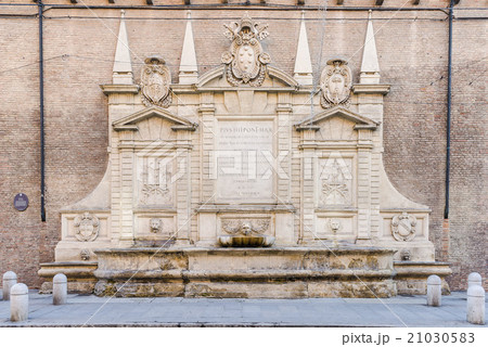 Fontana Vecchia in Bologna 21030583