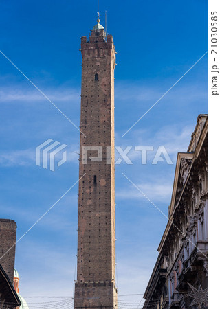 Torre degli Asinelli symbol of Bologna 21030585