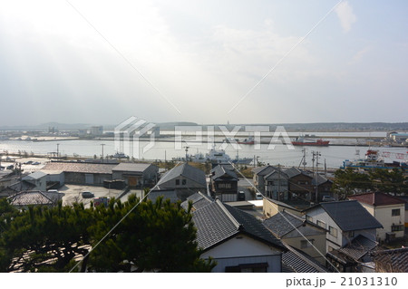日和山から望む酒田港 21031310