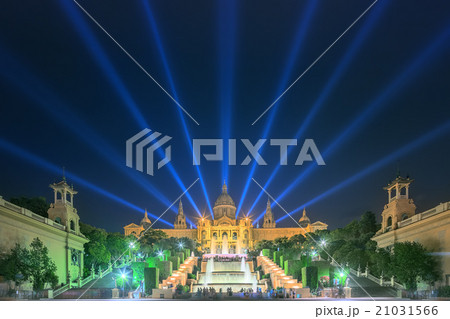Night view of Magic Fountain in Barcelona 21031566
