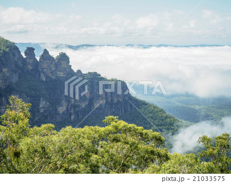 Elevated view of three sisters rock formation 21033575