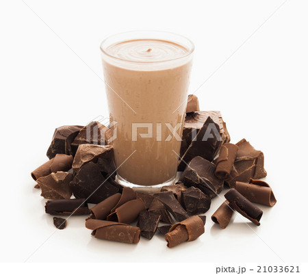 Chocolate smoothie and pieces of chocolate Chocolate smoothie and pieces of chocolate 21033621