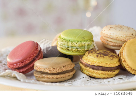 Macaroons on plate 21033649