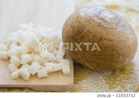 Whole and chopped jicama Whole and chopped jicama 21033732