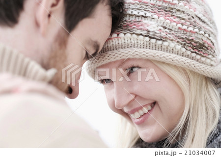 Couple standing face to face Couple standing face to face 21034007