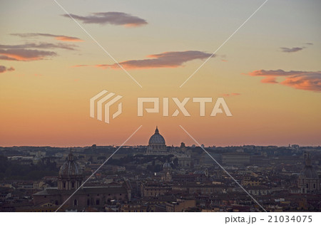Cityscape at sunset 21034075