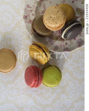Macaroons on plate Macaroons on plate 21034406