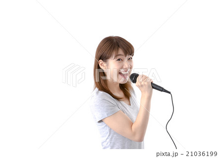若い女性（カラオケ） 21036199