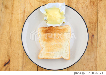 Slice toast bread with butter Slice toast bread with butter 21036371