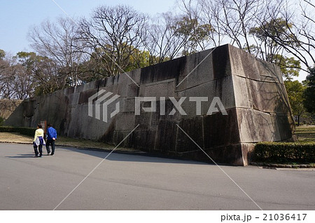 大阪城公園内：京橋口桝形の巨石 21036417