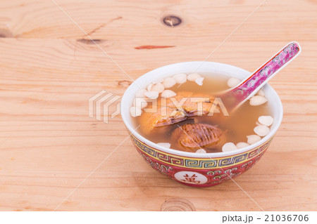 Chinese nourishing tonic soup to relieve cough 21036706