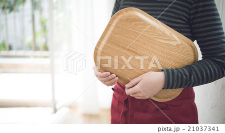 カフェ店員 21037341