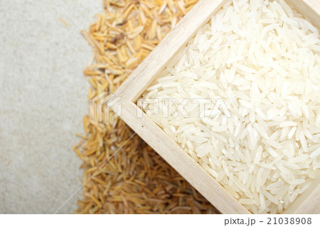 Raw rice grain Raw rice grain 21038908