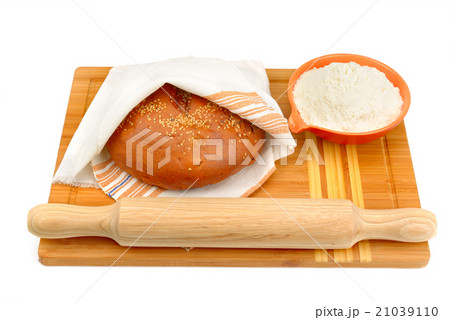 bread and cooking utensils 21039110