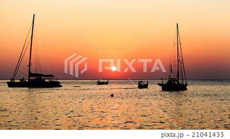 Sunset on the sea with boat Sunset on the sea with boat 21041435