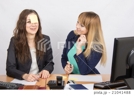 office employee a note taped to the forehead of his colleague 21041488