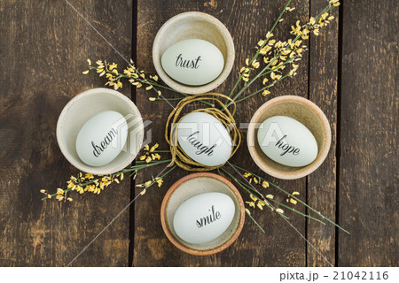 Eggs with messages 21042116