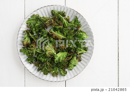 Kale chips with sea salt 21042865