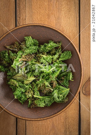 Kale chips with sea salt 21042867