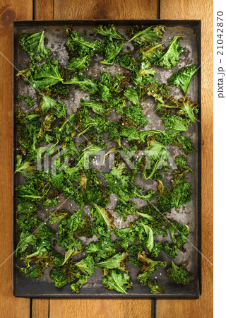 Kale chips with sea salt 21042870