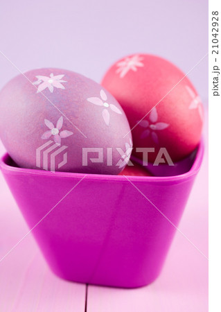 Pink Easter eggs 21042928