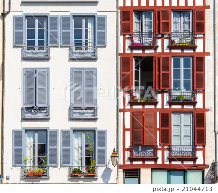 Building facade in Bayonne 21044713