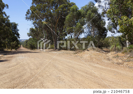 オーストラリア、未舗装の道 21046758