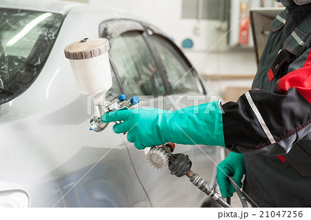 painting a car  21047256