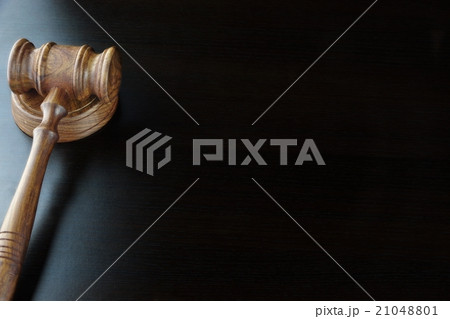 Judges Or Auctioneers Gavel On The Black Table Judges Or Auctioneers Gavel On The Black Table 21048801