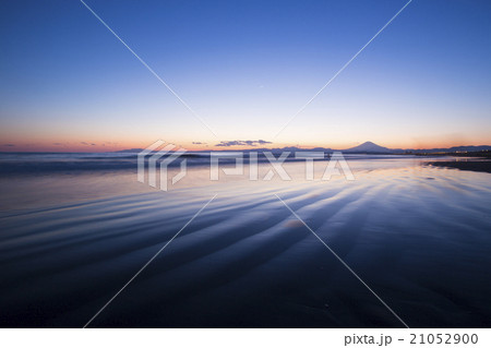 富士山と湘南の海 21052900